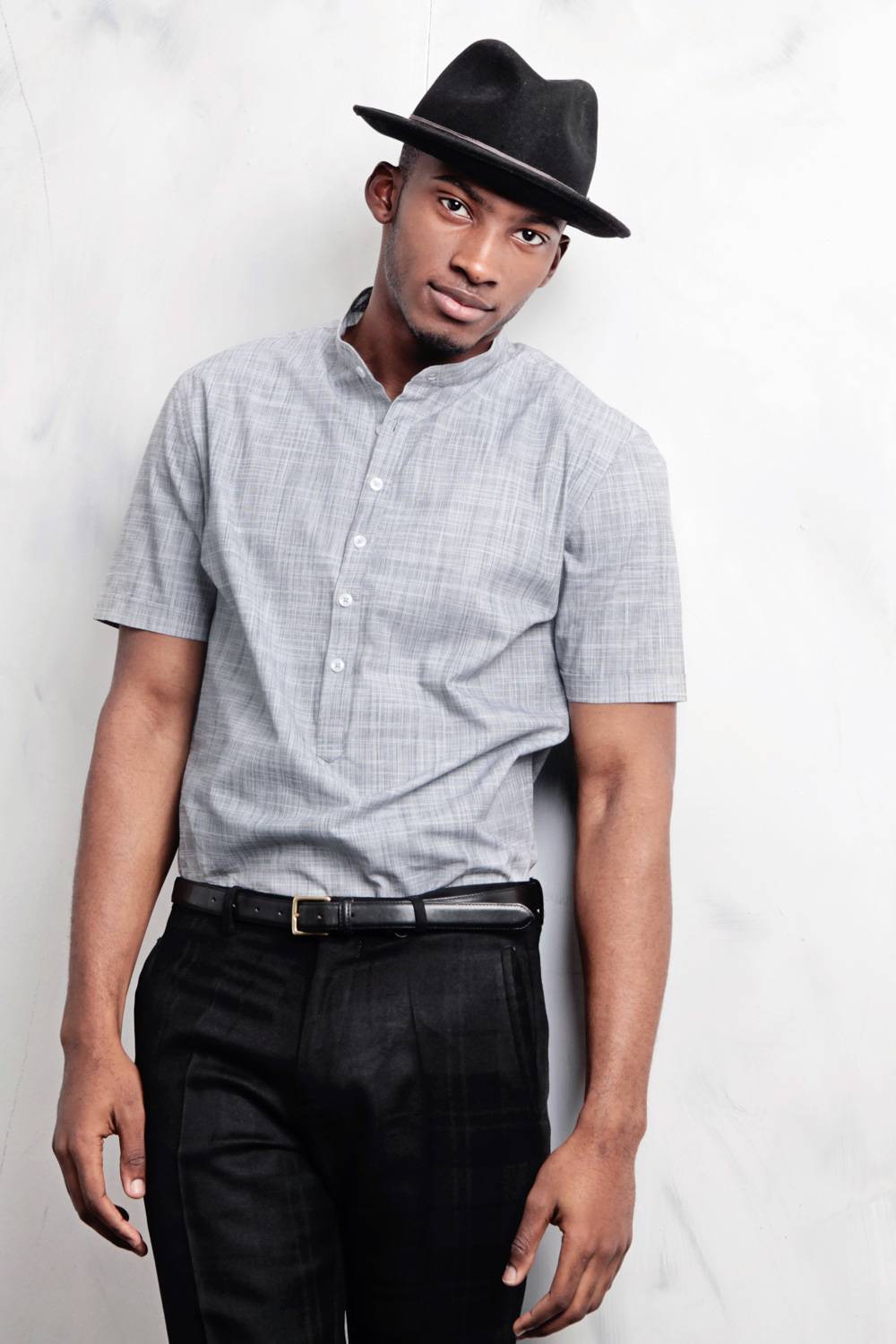 Short sleeves collarless shirt